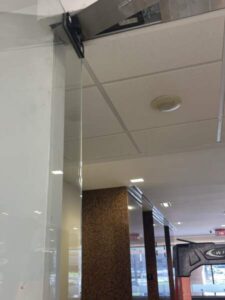 Frameless glass door concealed door closer is broken and it needs a glass door repair expert